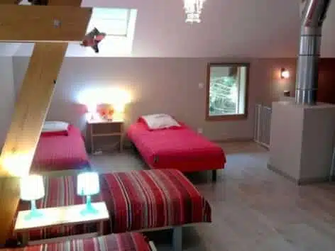 Hébergement - Maison Akasha Yoga Dortoir du Coromandel avec lits sous les combles, hébergement de Maison Akasha