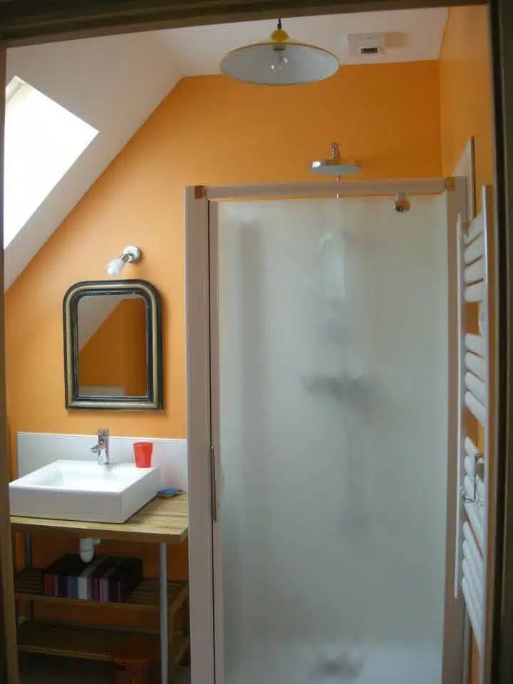 Hébergement - Maison Akasha Yoga Salle d’eau avec douche