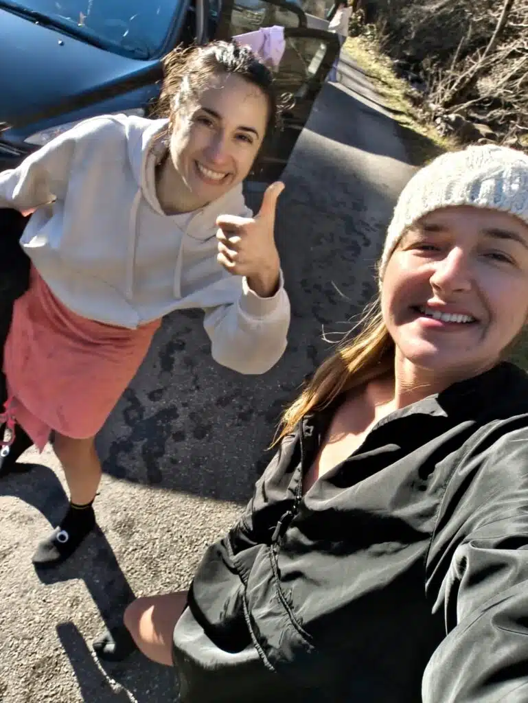 Bon cadeau - Maison Akasha Yoga Sourires après un bain froid en hiver à Campan