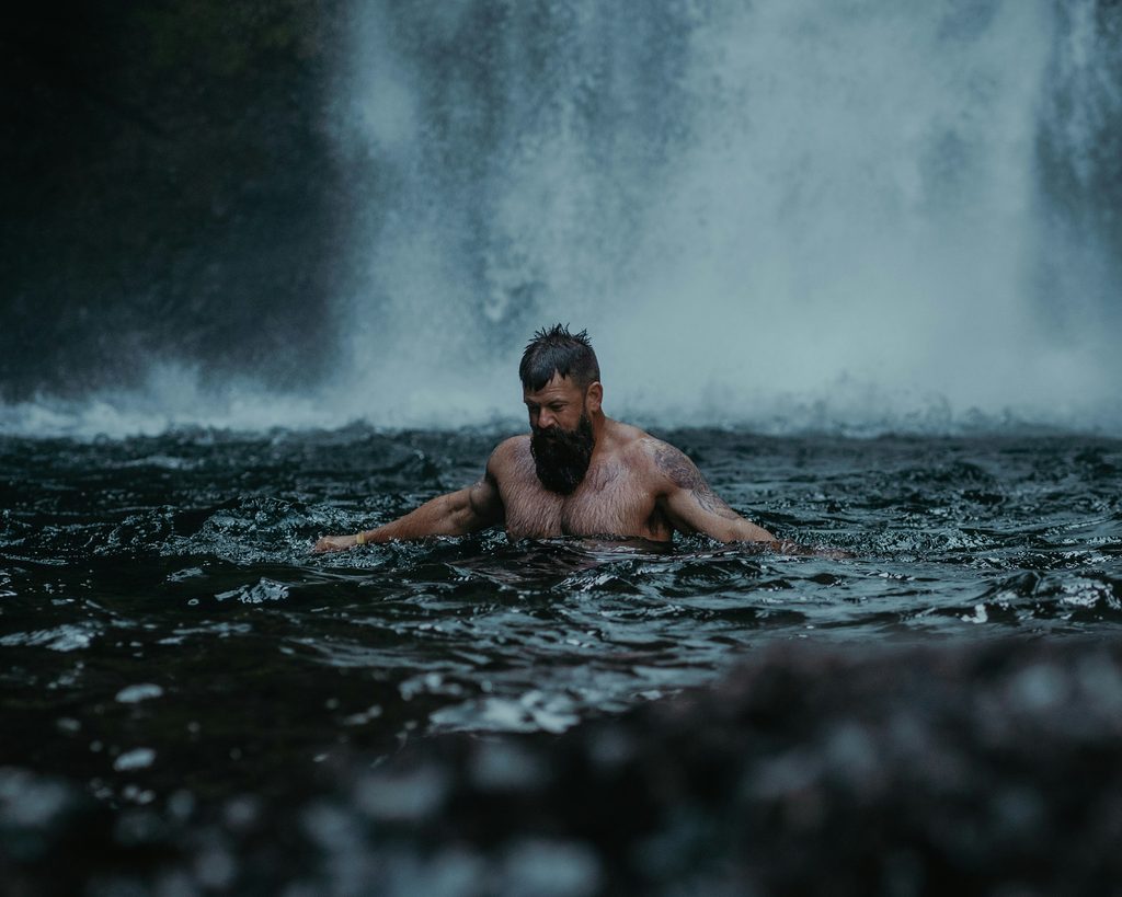 QUAND LA NATURE T’APPELLE - Maison Akasha Yoga Marche consciente en pleine nature : stagiaires en randonnée